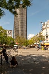 14th-arrondissement;-Boulevard-Edgar-Quinet;-Kaleidos;-Kaleidos-images;-La-parole-à-limage;-Layered-composition;-Neighbourhood-life;-Paris;-Passers-by;-Railing;-Sitting;-Stories-Pictures;-Street;-Street-junction;-Summer;-Tarek-Charara;-Tour-Montparnasse